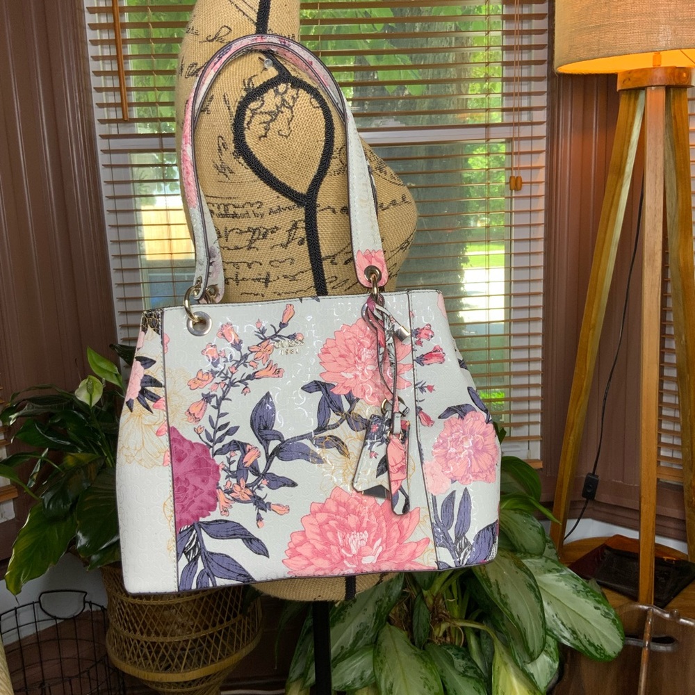 GUESS shoulder bag